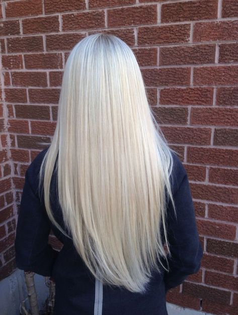 Platinum Blonde Layers, Platinum Blonde Straight Hair, Platinum Blonde Hair Women, Icey Blonde, Balayage Blond, White Blonde Hair, Colored Hair Tips, Blond Balayage, Blonde Hair Inspiration