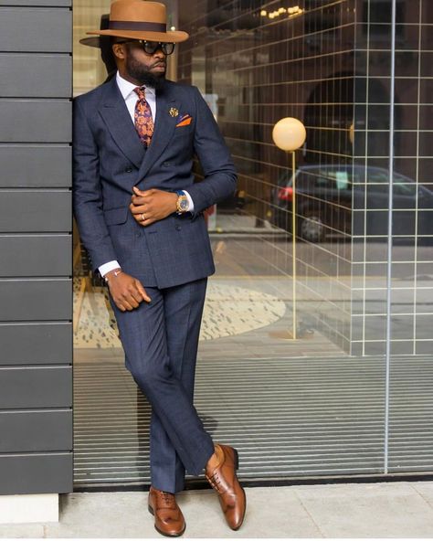 "The Stylish Bloke" serving up some #DapperGuest inspiration @jigzy_baba   #mensfashion #groominspiration #menstyle A Man In A Suit, Man In A Suit, Der Gentleman, Goals Quotes, Designer Suits For Men, Color Interior, Dapper Gentleman, Dapper Men, Fashion Suits For Men