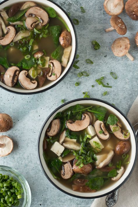 Miso Mushroom Soup, Side Soup, Miso Recipe, Miso Soup Recipe, Tofu Soup, Vegan Soup Recipes, Asian Soup, Miso Soup, Light Dinner