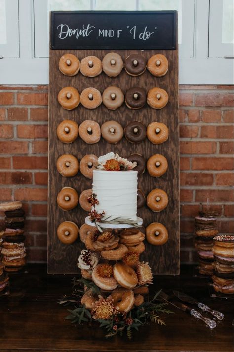 Apple Cider Donut Wedding Cake, Cider And Donuts Display, Apple Cider Donuts Wedding, Cider Donuts Wedding, Cider Bar Wedding, Donuts Display, Donut Wedding Cake, October Food, Donut Display