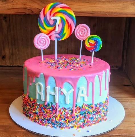 Birthday Cake With Lollipops, Lollipop Themed Birthday Party, Birthday Cake Lollipop, Lollipop First Birthday, Lollipop Cake Birthday, Birthday Cake For 8 Year Girl, Birthday Cakes For 11 Year Girl, Lollipop Birthday Party Ideas, Birthday Cake For 4 Year Girl