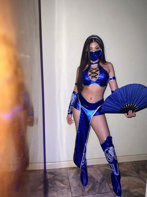 Mortal Kombat Costumes Woman, Mulan Halloween, Kitana Costume, Mortal Kombat Halloween Costume, Mortal Kombat Kitana, Mortal Kombat Costumes, Kitana Cosplay, Mortal Kombat Cosplay, Horror Halloween Costumes