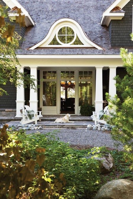 half-circle driveway White Pillars, Porch Styles, Casas Coloniales, Casa Exterior, Exterior House Colors, House Entrance, Home Fashion, Exterior Colors, Arbor