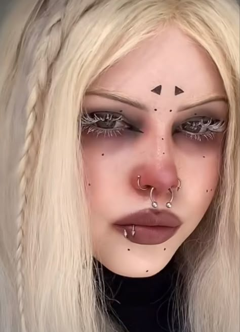 White Lashes Makeup, Creepy Oc, Nails Reference, White Lashes, Gothic Eye Makeup, Black Fae, Emo Night, Alien Style, Unique Makeup Looks