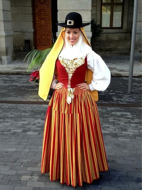 FolkCostume&Embroidery: Overview of the costumes of Spain - 2 The South Tenerife Spain, Spanish Dress, Folk Clothing, Ethnic Hairstyles, International Clothing, National Dress, Folk Dresses, Traditional Clothes, Ethnic Dress