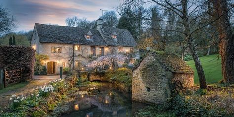 We Can't Decide If This 14th Century Cottage Is Magical, Charming or Both  - HouseBeautiful.com Bourton On The Water, Cotswolds Cottage, Stone Cottages, Fairytale Cottage, Quaint Cottage, Timeless Interiors, Cottage In The Woods, Thatched Cottage, English Cottage