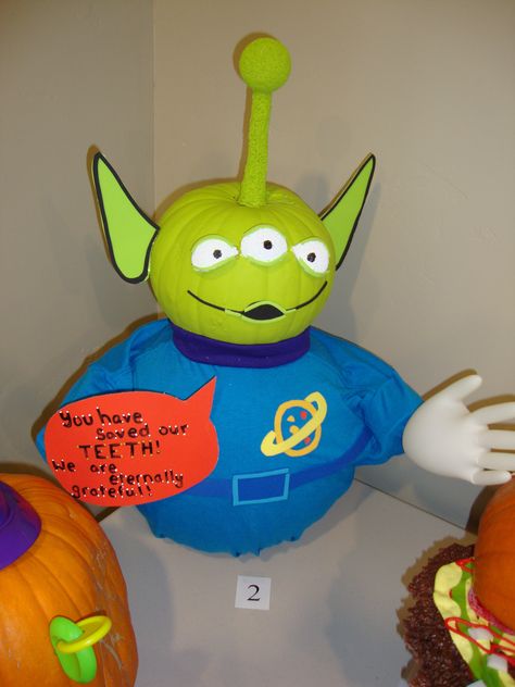 The Toy Story Alien Halloween Pumpkin Decorating Idea Buzz Light Year Pumpkin Painting, Toy Story Alien Pumpkin Carving, Toy Story Alien Pumpkin Painting, Alien Pumpkin Decorating, Toy Story Alien Pumpkin, Toy Story Pumpkin Ideas, Pumpkin Decorating Contest Movie Theme, Toy Story Pumpkin, Pumpkin Decorating Contest Storybook