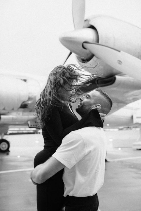 Plane Photoshoot Couple, Airport Engagement Photos, Aviation Engagement Photos, Airplane Engagement Photos, Ldr Photoshoot, Twa Hotel Photoshoot, Twa Photoshoot, Airplane Elopement, Aviation Couple