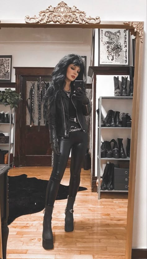 Goth Outfits Aesthetic, Dark Beauty Fashion, Everyday Goth, Outfit Pics, Last Rites, Leather Suit, Going Viral, Estilo Punk, Looks Black