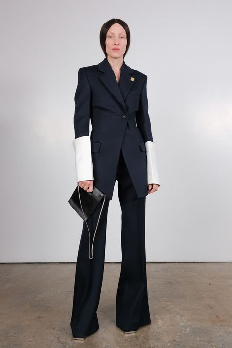 Peter Do Suit, Unique Suits Women, Suit Jacket Outfits For Women, Unique Suits, Peter Do, Woman Suit Fashion, Black Suit, Suit Fashion, Mode Inspiration