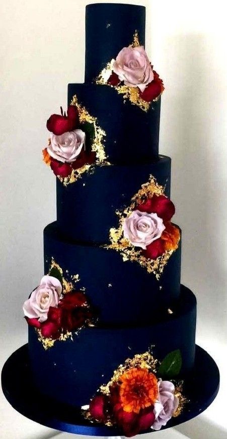 Concrete Wedding Cake, Vintage Pasta, Blue Wedding Cake, Dark Blue Wedding, Artist Cake, Cake With Flowers, Wedding Cakes Elegant, Wedding Cake Tops, Wedding Cakes Blue