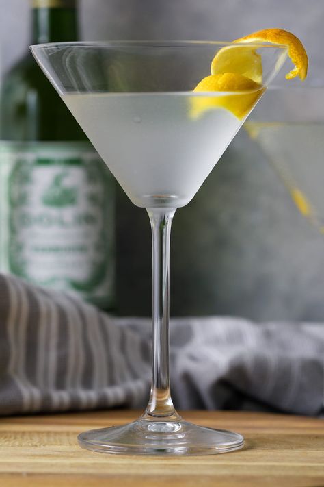 This vodka martini is a popular twist on the classic martini. Combine vodka with dry vermouth for an instant and deliciously easy cocktail. Martini With A Twist, Vodka Wine, Classic Martini, Vodka Martini, Dry Vermouth, Vermouth, Easy Cocktails, Mixology, Martini