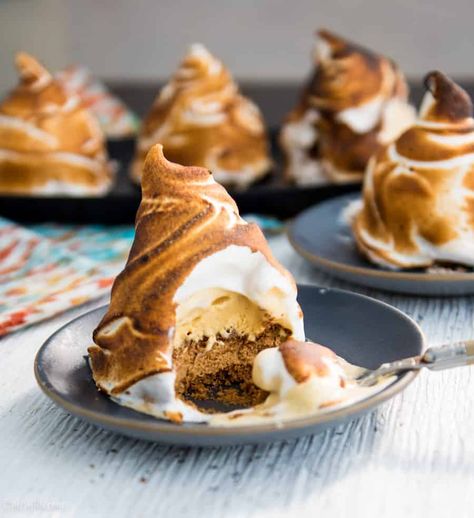 Easy Individual Baked Alaska with ... Speckled Egg Cake, Baked Alaska Recipe, Chocolate Covered Strawberry Cheesecake, Sugar Cookie Cakes, Salted Caramel Ice Cream, Baked Alaska, Individual Desserts, Beautiful Desserts, Holiday Dessert