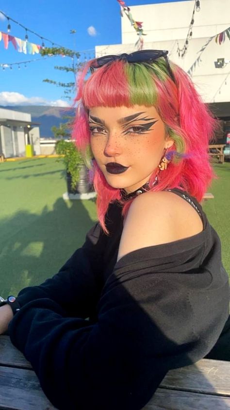 #y2k #glitchcore #y2kfashion #y2kaesthetic #goth #alternativefashion #sanrio #sanriocore #2000s #gothmakeup #pinkhair #gothbimbo #alt #fairy #fairycore #gothfairy #wings #altmakeup Multi Tone Hair, Multi Tone Hair Color, Pink And Green Hair, Elin Nordegren, Split Dyed Hair, High Hair, Neon Hair, Split Hair, Dyed Hair Inspiration