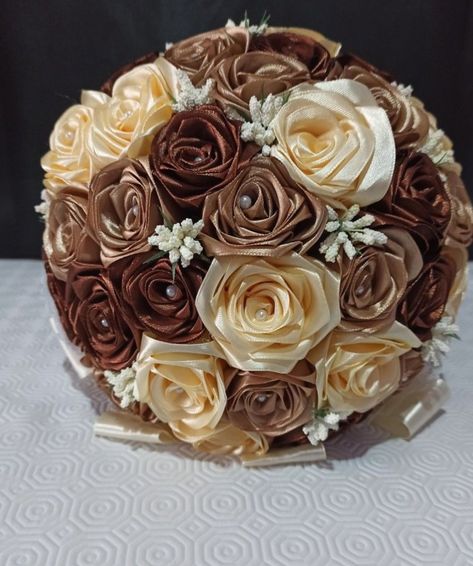 Brown And Gold Quince Theme, Shades Of Brown Wedding Bouquet, Bronze Flowers Wedding, Champagne And Bronze Wedding, Brown And White Bouquet, Brown And Cream Wedding Decor, Gold And Brown Wedding Theme, Brown Quinceanera Theme, Brown Wedding Color Schemes