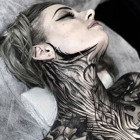 Black And White Tattoos, Full Neck Tattoos, Gotik Tattoo, Best Neck Tattoos, White Tattoos, Throat Tattoo, Web Tattoo, Neck Tattoos Women, Neck Tattoos