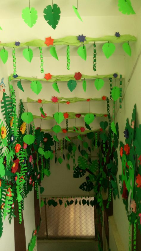 Green Board Decoration Ideas For School, Green Day Decoration Ideas For Preschool, Decoration For Kindergarten, Preschool Decoration, Jungle Theme Classroom Decorations, Jungle Theme Decorations, Toddlers Activities, Preschool Decor, Church Altar Decorations