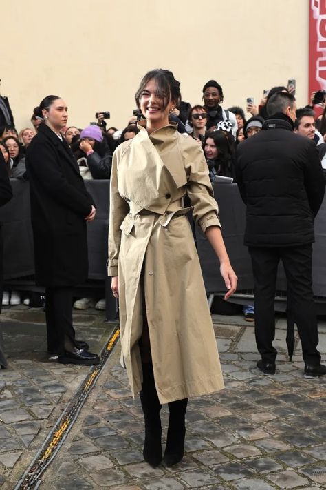 Rihanna Is Back in the Dior Haute Couture Front Row - Fashionista Dior Street Style, Deva Cassel, Dior Outfit, Haute Couture Outfits, Dior Coat, Elizabeth Debicki, Vincent Cassel, Female Biker, Winter Fashion Outfits Casual