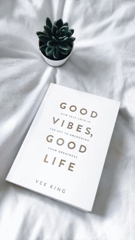 Good Vibes Book, Self Care Books Aesthetic, Manifest Books, Good Energy Book, Good Vibes Good Life Book Aesthetic, Inspirational Books To Read, Inspirational Books, Aesthetic Girl, Good Vibes