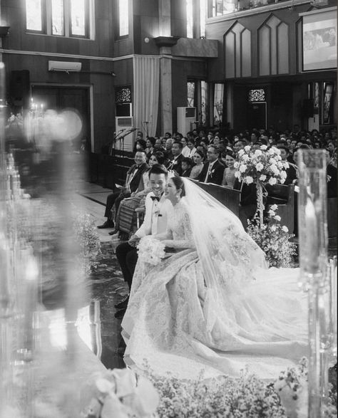 The Wedding of Jessica Mila & Yakup Hasibuan 🤍 . Photo @davidsalimphotography Wedding Dress @yeftagunawan Suit @wonghangtailor MUA… | Instagram Jessica Mila, Holy Matrimony, Wedding Photoshoot, Dream Wedding, Wedding Dresses, Wedding Dress, Dresses, Quick Saves, Instagram