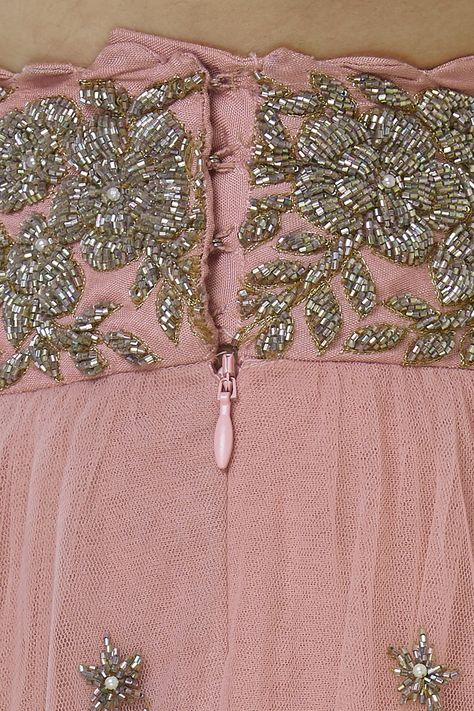 Mrunalini Rao Blouses, Mrunalini Rao Lehenga, Mrunalini Rao, Embroidery Fashion Detail, Wedding Lehenga Designs, Hand Beaded Embroidery, Hand Embroidery Dress, Designer Kurti Patterns, Embroidery On Kurtis