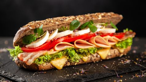 Classic Blt Sandwich, Subway Sandwich, Fast Food Places, Blt Sandwich, Classic Sandwich, Sub Sandwiches, Veggie Sandwich, Fast Healthy Meals, Sandwich Shops