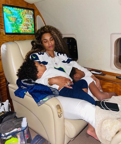 Ciara & Russell Wilson Fanpage on Instagram: “Safe in mom’s arms. #momlife 💙 - - - - - - - - - - - - - - #russellwilson #ciara #futurezahir #siennawilson #winwilson #love…” Wealthy Lifestyle Luxury, Rich Wealthy, Ciara And Russell Wilson, Ciara And Russell, Mom Aesthetic, Wealthy Lifestyle, Moms Goals, Mommy Goals, Rich Family