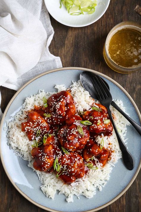 Vegan Gochujang Cauliflower | Olives for Dinner Gochujang Cauliflower, Vegan Gochujang, Vegan Fried Chicken, Spicy Cauliflower, Cauliflower Dishes, Indulgent Food, Baked Cauliflower, Vegan Comfort Food, Hearty Stews