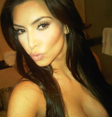 kim kardashian 2 Kim Kardashian 2000's, Young Kim Kardashian, Essex Girls, Celebrity Selfies, Kissy Face, High Cheekbones, Duck Face, Kim K, Kardashian Jenner