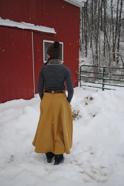 Winter Riding Skirt Pattern, Riding Skirt Pattern, Horse Riding Skirts, Horse Eventing, Skirt Over Jeans, Riding Skirt, Diy Horse, The Outlander, Eventing Horses