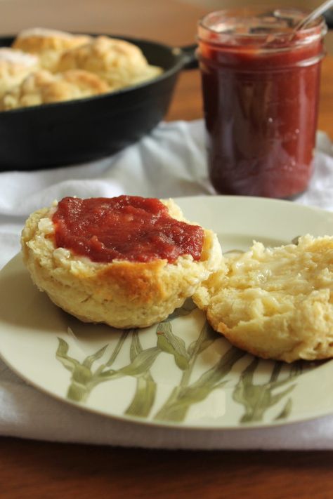 Apple Cherry Butter: This easy apple cherry butter is the best way to use the summer cherries. Cherry Apple, Roasted Cherry, Curd Recipe, Best Slow Cooker, Easiest Apples, Apple Butter, Jams & Jellies, Breakfast Time, Hot Meals