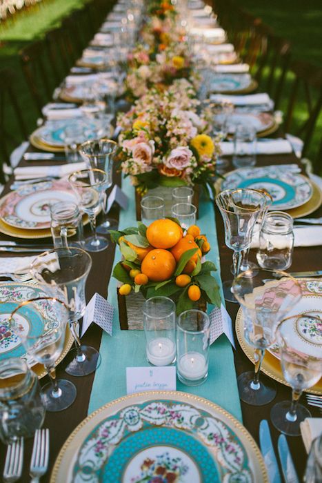 http-::ruffledblog.com:colorful-sonoma-valley-wedding: Tafel Decor, Beautiful Tablescapes, Beautiful Table Settings, Pretty Tables, Long Table, Wedding Table Settings, Wedding Tablescapes, Rehearsal Dinner, Party Table