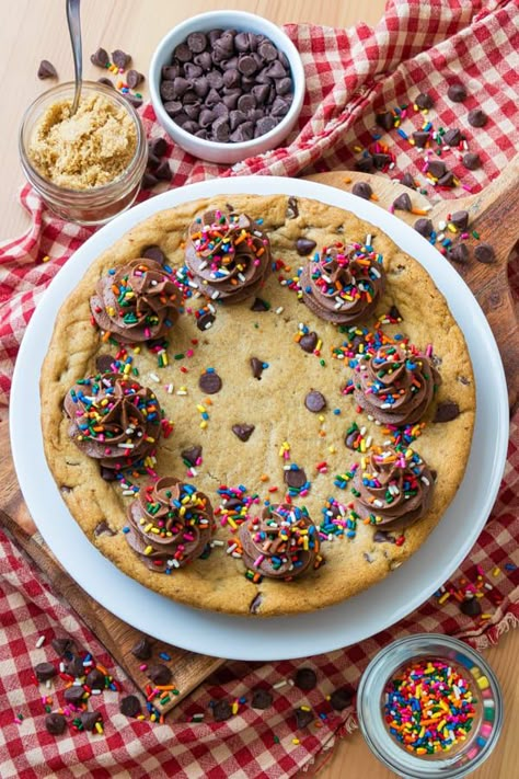 Vegan Cookie Cake Recipe, Egg Free Cookie Cake, Vegan Chocolate Chip Cookie Cake, Vegan Cookie Cake, Cookie Cake Icing, Egg Free Cookies, Dairy Free Cookies, Vegan Chocolate Chip Cookies, Chocolate Chip Cookie Cake