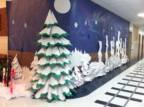 Paper come tree for polar express' visit to halls of my school Christmas Hallway, Door Decorations Classroom Christmas, Paper Trees, Christmas Door Decorating Contest, Christmas Classroom Door, Winter Wonderland Decorations, Door Decorating Contest, Christmas Bulletin, Winter Classroom