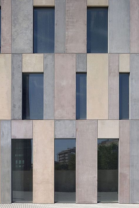 sir david chipperfield architects / edificio diagonal 197, poblenou barcelona Renovation Facade, Hotel Facade, David Chipperfield, Facade Material, Concrete Facade, Concrete Architecture, Stone Facade, Precast Concrete, Amazing Buildings