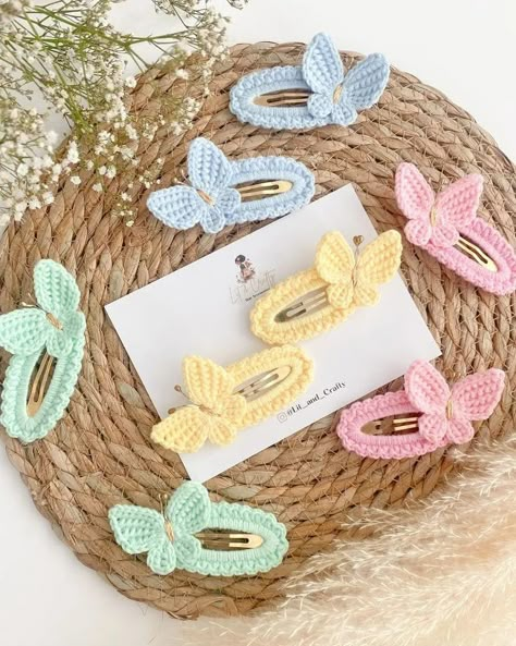 I love crochet hair accessories to the moon and back. Will you rock these? Credit: Pinterest . . #crochet #hairaccessory #crochethairaccessories #bbardicrochet #diycrafts #pinterestinspired #crochetaddict #crochetfyp Crochet Baby Headband Pattern, Crochet Baby Headband, Easy Crochet Headbands, Headband Ideas, Butterfly Crochet, Crocheted Things, Baby Headbands Crochet, Crochet Hair Clips, Handmade Hair Clip