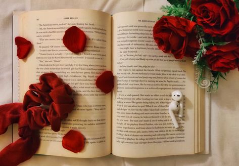 Red, roses, scrunchie, red rose petals, airpods, novel, book, indoor, photography, Aesthetic, red aesthetic Red Rose Petals Aesthetic, Red Reading Aesthetic, Rose Petal Aesthetic, Rose Petals Aesthetic, Rose Petals Photography, Gold Toe Nails, Nail Art Rose, Wallpaper Rose Gold, Insta Aesthetics