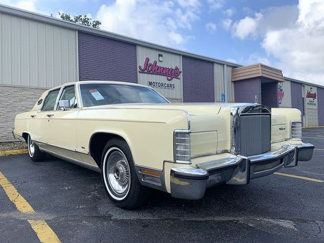 1978 Lincoln Continental Town Car Sedan | Hemmings 1978 Lincoln Continental Town Car, Lincoln Motor Company, Lincoln Motor, Lincoln Cars, Factory Building, Grand Marquis, Town Car, Old School Cars, Bentley Continental