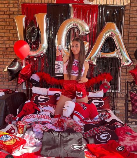 Uga Bed Party, Uga Dorm, Georgia Bulldogs Decor, College Signing Day, College Announcements, College Bed, Bed Party, Bulldog Decor, Uga Football