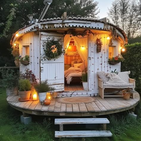 Summerhouse Ideas, Easy Woodworking Projects For Beginners, Forest Temple, Camping Pods, Cottage Garden Sheds, Woodworking Projects For Beginners, Shed Interior, House Shed, Summer Porch