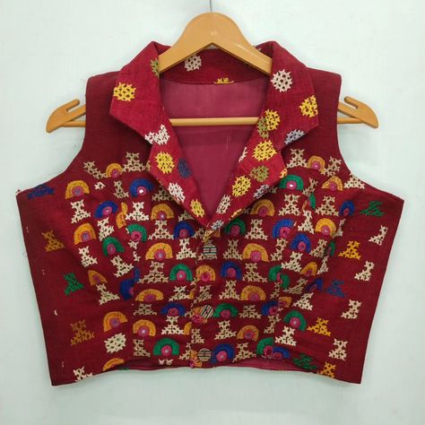 Short Description ⤵️ These are beautiful and colorful traditional mirror work and Vintage Golwadi hand Embroidered readymade koti style blouses Approx Details Measurement:- Height 15" Inches Bust - 36" Inches (Expand upto 40" Inches) Waist :- 30" Inch (Expand upto 34" Inches) Padded - Yes Fabric:- Pankoriya (Handloom Organic Cotton) 💯 % Original Hand Embroidery 🪡 Used for various occasions such as Navratri/ Sangeet/Wedding/Party//Casual/Indo Western look Wash Care: Dry clean only! ... Gujarati Outfits, Koti Style Blouse, Sadu Work, Traditional Mirror, Kutch Work Designs, Kutch Work, Traditional Mirrors, Blouse Designs Silk, Elegant Embroidery