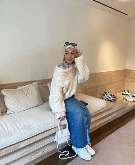 Jeans Skirt Outfit Hijab, Style Jean Skirt, Hijabi Streetwear, Modest Outfits Muslim, Pretty Fits, Outfit Reference, Hijab Fashion Summer, Hijabi Fits, Modest Dresses Fashion