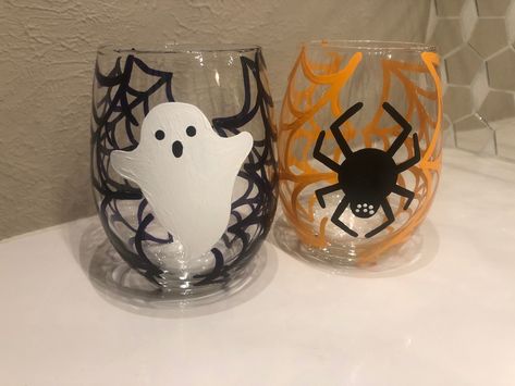 Paint Wine Glasses Diy, Paint Wine Glasses, Spider Glass, Halloween Wine Glasses, Orange Web, Diy Wine Glasses Painted, Types Of Glassware, Diy Wine Glasses, Hand Painted Glassware