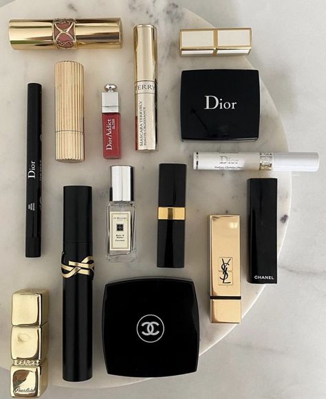 Dior lipoil, Dior lipstick, Dior blush, Dior backstage, Dior makeup, Fragrance collection, Pinterest inspiration, coquette, pink aesthetic
#dioraddict #diorbeauty #Dior #diormakeup #DiorBeautyLovers #DiorLipstick #diorlipmaximizer #MakeupMess #Makeup #minimalmakeup #MakeupFavorites #howtobeauty #beautybloggers #beautylovers #aesthetistt #aesthetic #ａｅｓｔｈｅｔｉｃ #oldmoney #oldmoneyaesthetic #coquette #pinkaesthetics #fragrance #fragrancelover #thatgirl Whats In My Makeup Bag, Expensive Makeup, Makeup Bag Essentials, Makeup Package, Chanel Beauty, Fancy Makeup, Makeup Needs, Chanel Makeup, Dior Makeup