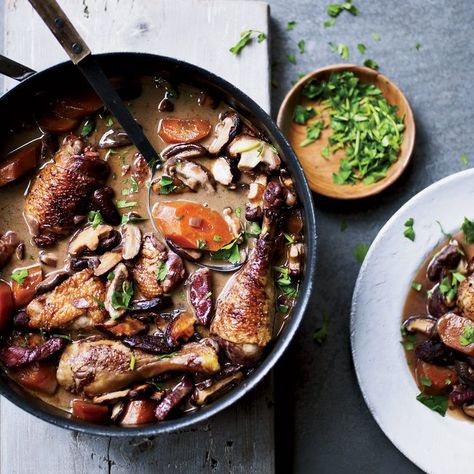 Coq au Vin Coq Au Vin Recipe, Red Wine Recipe, Traditional French Recipes, Classic French Dishes, Red Wine Sauce, French Dishes, Chicken Stew, Julia Child, Traditional Food