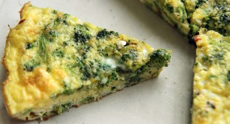 Broccoli and Feta Frittata Easy recipe from Buttercup and Bourbon for a delicious frittata. Broccoli Feta, Feta Frittata, Easy Frittata Recipe, Fat Burning Foods Belly, Idee Pasto Sano, Food Help, Omelet, Fat Burning Foods, Breakfast Foods