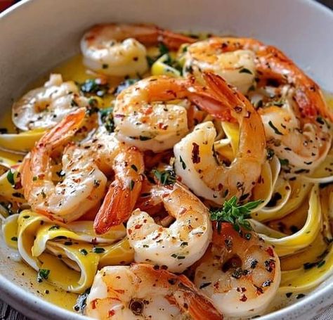 Garlicky Shrimp Scampi with Linguine Garlicky Shrimp Scampi With Linguine, Shrimp Scampi And Linguine Recipe, Seafood Scampi Recipe, Shrimp Linguine Recipe, Shrimp Linguini, Shrimp Scampi Linguine, Shrimp Meals, Garlicky Shrimp, Seafood Meals