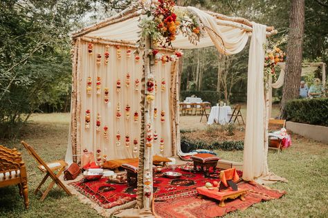 Hindu Wedding Decorations, Mandap Design, Hindu Wedding Ceremony, Hindu Ceremony, Mandap Decor, Desi Wedding Decor, Wedding Planning Decor, Mehndi Decor, Wedding Backdrop Decorations