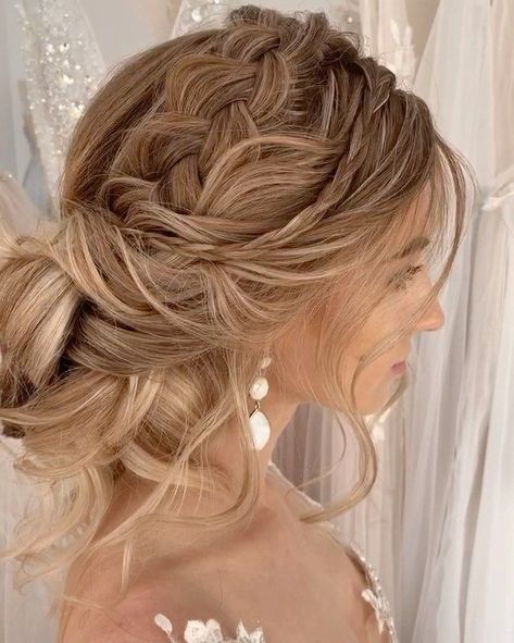 Bridesmaid Hairstyle Ideas, Wedding Hair Up, His Queen, Hair Upstyles, Elegant Wedding Hair, Latest Hair, Wedding Hair Inspiration, Wedding Hair Down, Wedding Hairstyles Updo