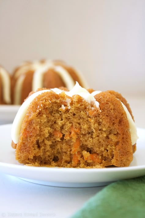 This is the best carrot cake recipe we have ever had and makes the most delicious, flavorful, and moist cake!﻿ These mini bundt cakes are adorable and make the perfect treat for Easter! Mini Bundt Cakes Carrot Cake, Thanksgiving Mini Bundt Cakes, Mini Carrot Cake Recipe, Dash Mini Bundt Cake Maker Recipes, Easter Mini Bundt Cakes, Dash Mini Bundt Maker Recipes, Mini Bundt Cakes From Cake Mix Boxes, Carrot Cake Bundt, Mini Bundt Cake Recipes